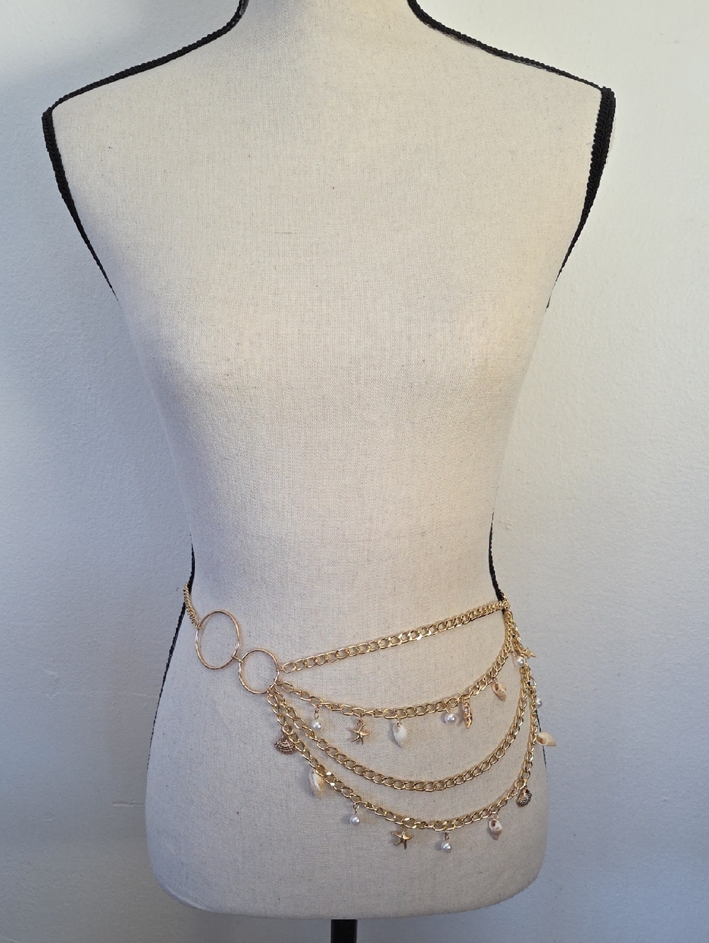 Gold Layered Shell Chain Belt